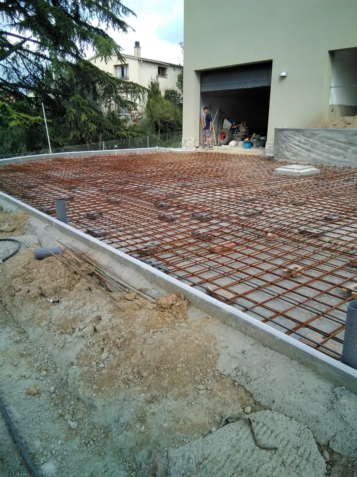 Malla de ferralla antes del hormigonado. Se aprecia el separador de recubrimiento.